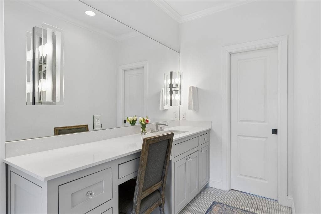 560 Northlake Drive, Dallas, TX 75218 560 Northlake Drive, Dallas, TX 75218
