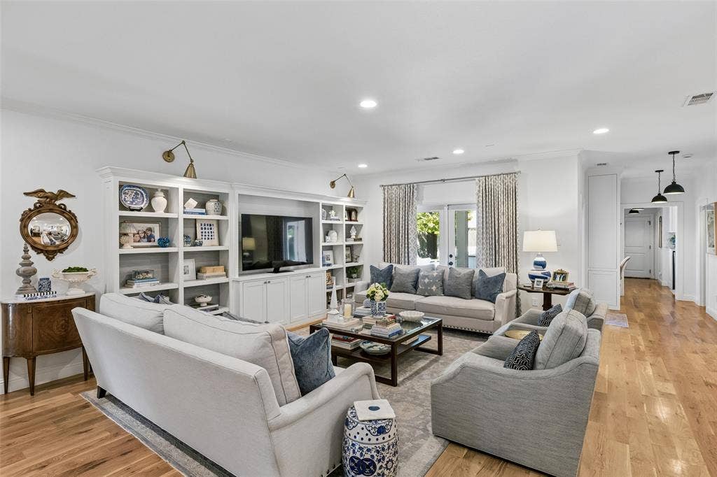 560 Northlake Drive, Dallas, TX 75218 560 Northlake Drive, Dallas, TX 75218