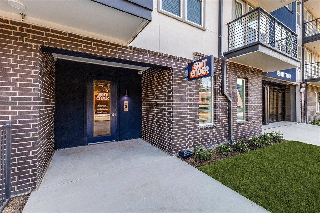 1506 N Prairie Avenue, #104, Dallas, TX 75204 8 Weeks Free on 15 Month Leases