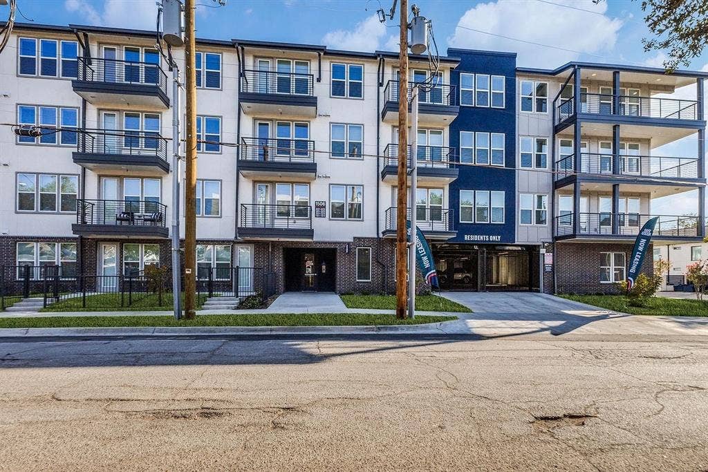 1506 N Prairie Avenue, #104, Dallas, TX 75204 8 Weeks Free on 15 Month Leases