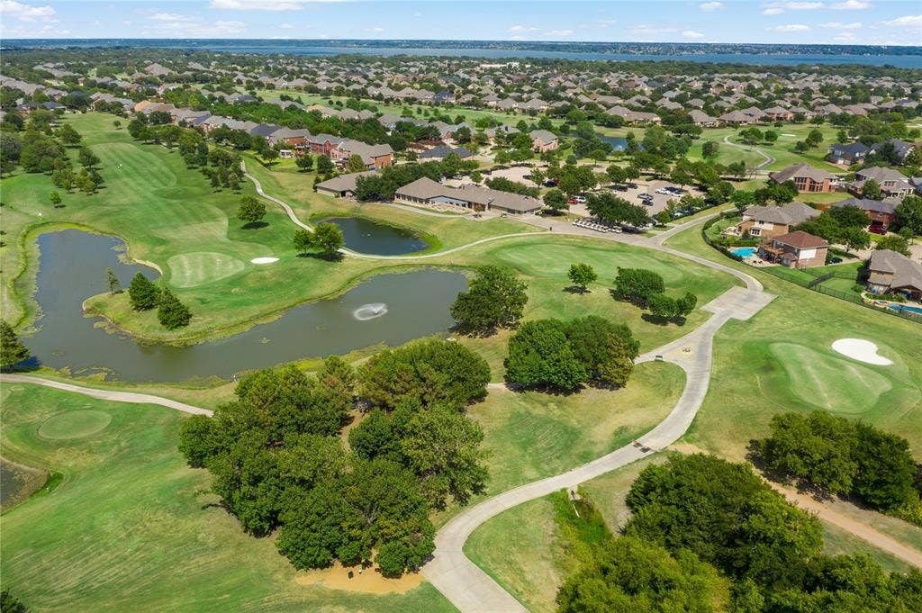 Golf Course Living in Waterview – Enjoy the scenic beauty of Waterview Golf Club, with rolling fairways, mature trees, and picturesque water features that add to the neighborhood's inviting atmosphere. A beautiful setting for enjoying the outdoors and the golf course lifestyle.