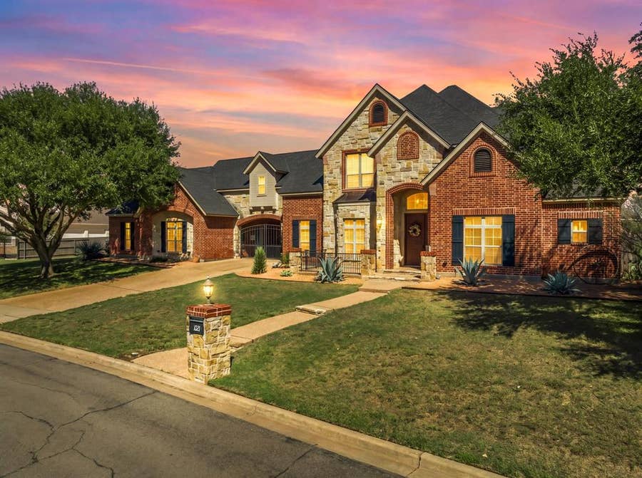 Property photo for 1021 Cascade Trail, McGregor, TX