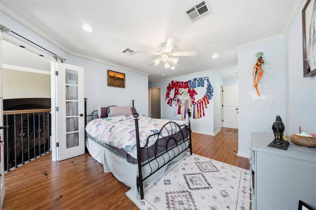 1021 Cascade Trail, McGregor, TX 76657 Wood-finish flooring with crown molding, recessed lighting, and a ceiling fan