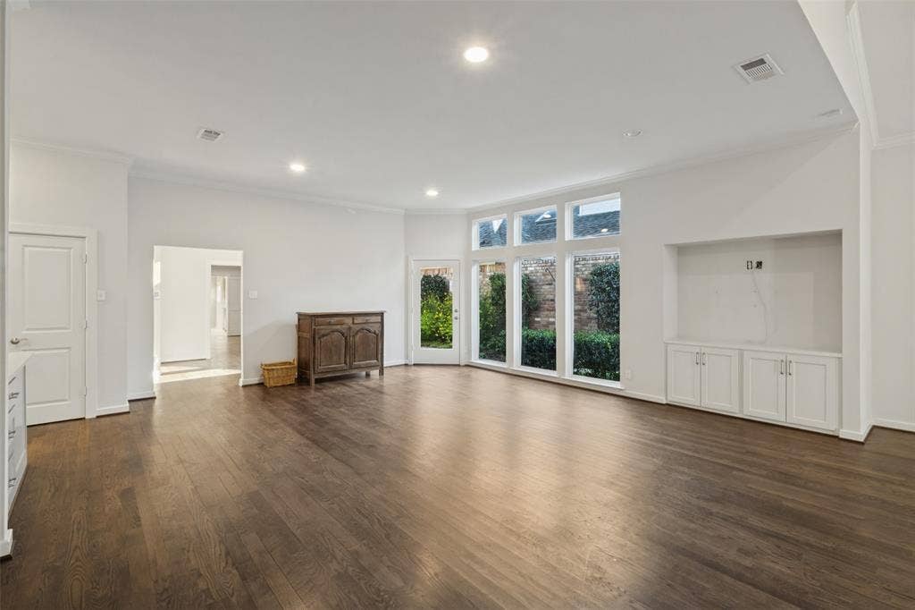 7338 Lane Park Drive, Dallas, TX 75225