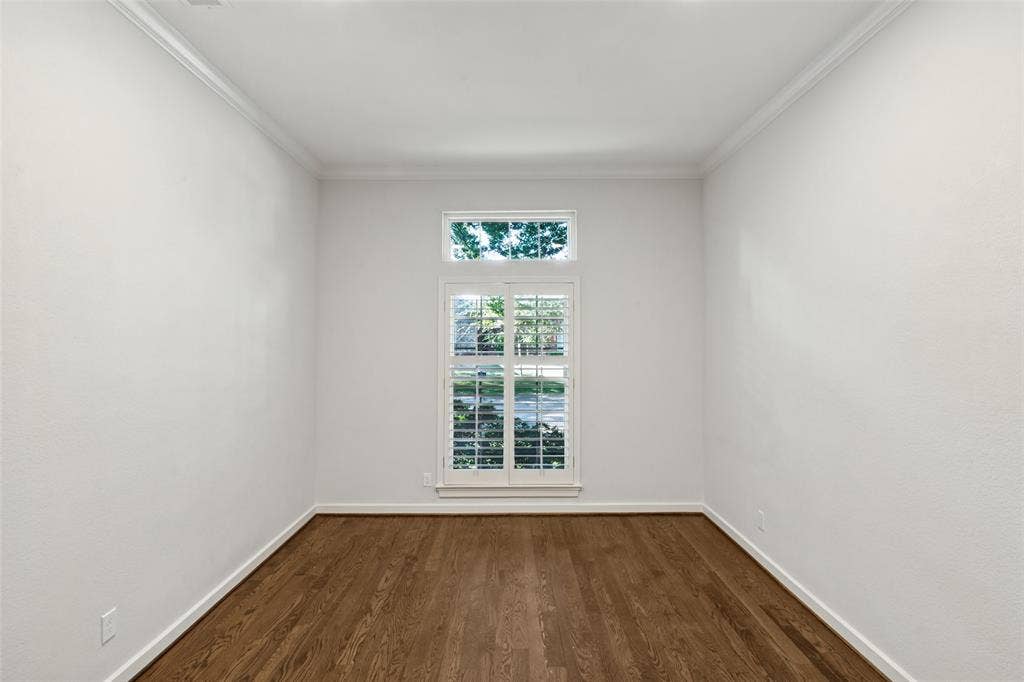 3rd bedroom in front of house