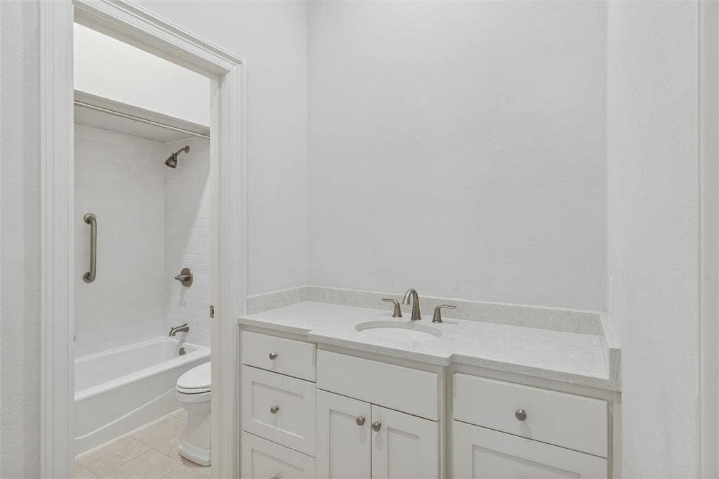 Shared by 2nd and 3rd bedrooms