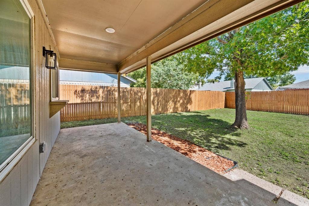 7512 Clover Lane, Watauga, TX 76148