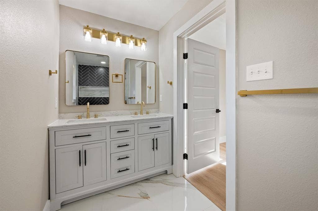 7512 Clover Lane, Watauga, TX 76148