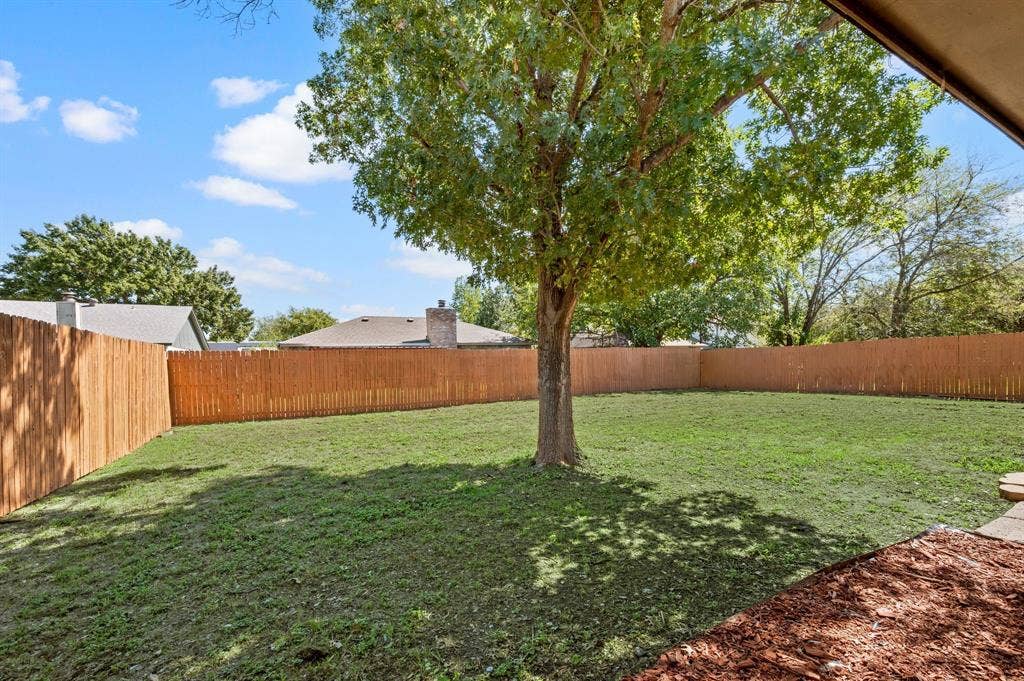 7512 Clover Lane, Watauga, TX 76148