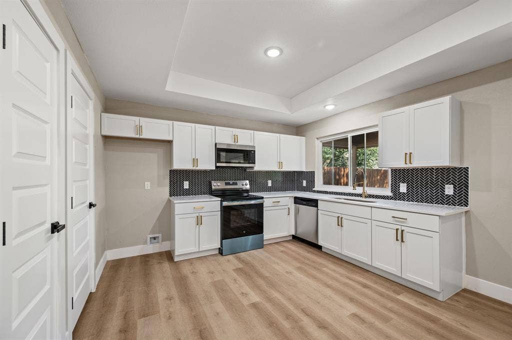 7512 Clover Lane, Watauga, TX 76148