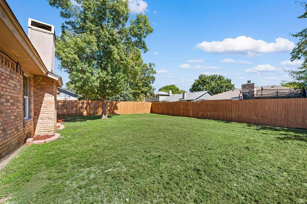 7512 Clover Lane, Watauga, TX 76148