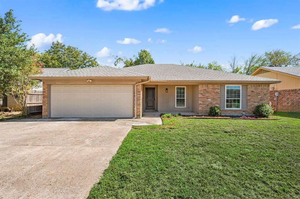 7512 Clover Lane, Watauga, TX 76148