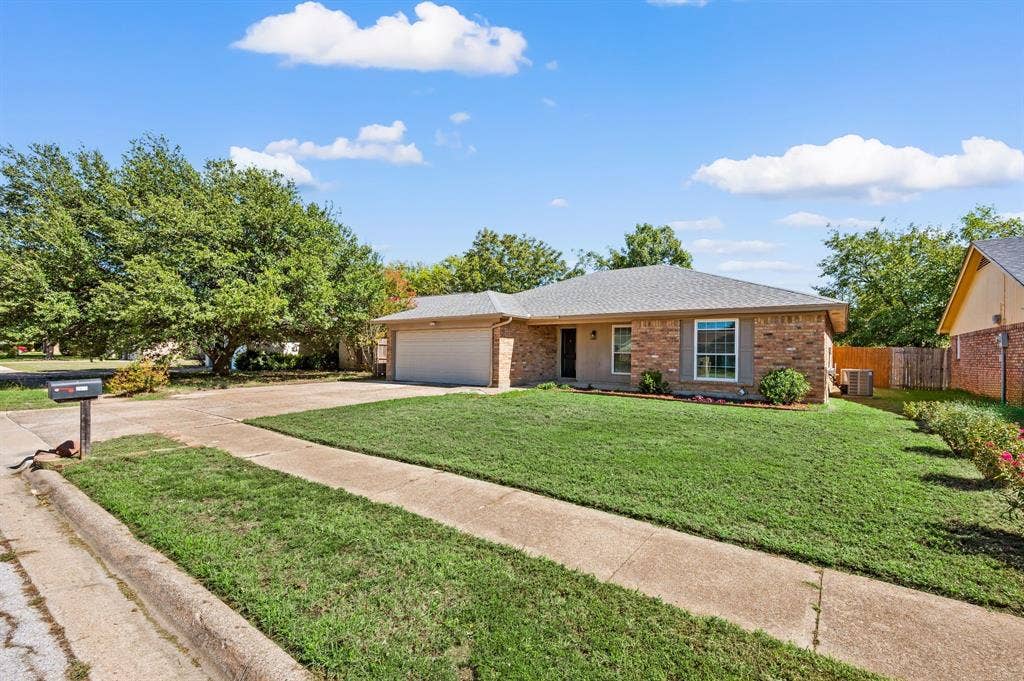 7512 Clover Lane, Watauga, TX 76148