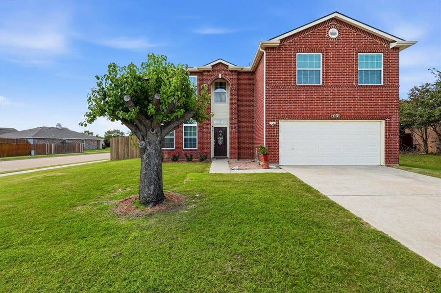 Property photo for 8012 Clear River Lane, Denton, TX