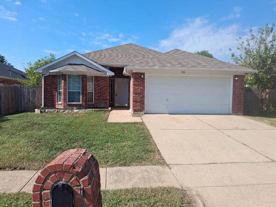Property photo for 7310 Fossil Lake Drive, Arlington, TX