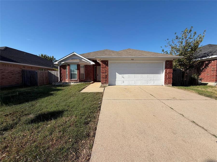 Property photo for 7310 Fossil Lake Drive, Arlington, TX
