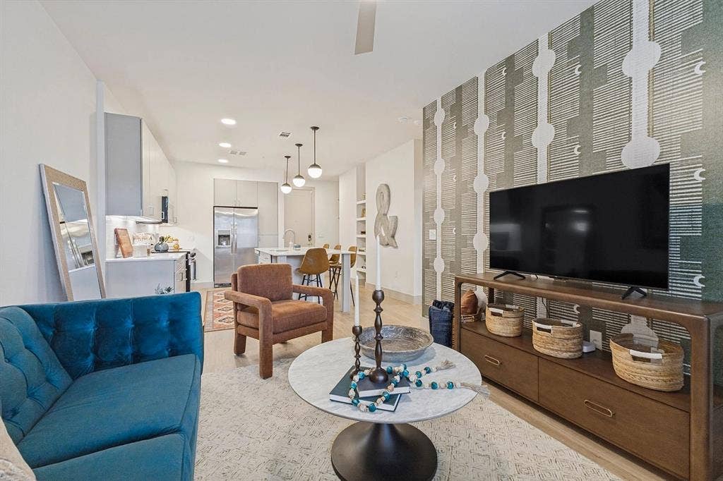 1506 N Prairie Avenue, #201, Dallas, TX 75204 8 Weeks Free on 15 Month Leases