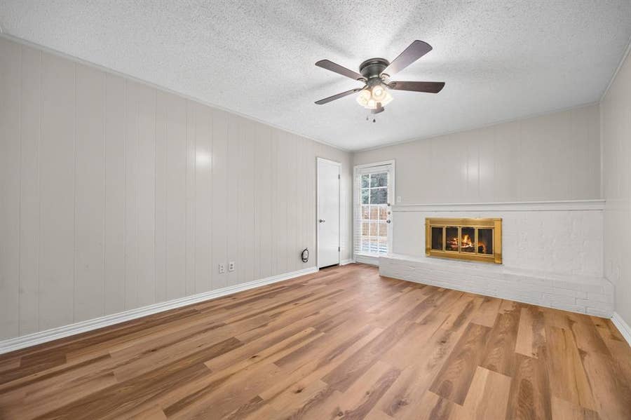 Property photo for 2019 Fleur De Lis Court, Arlington, TX