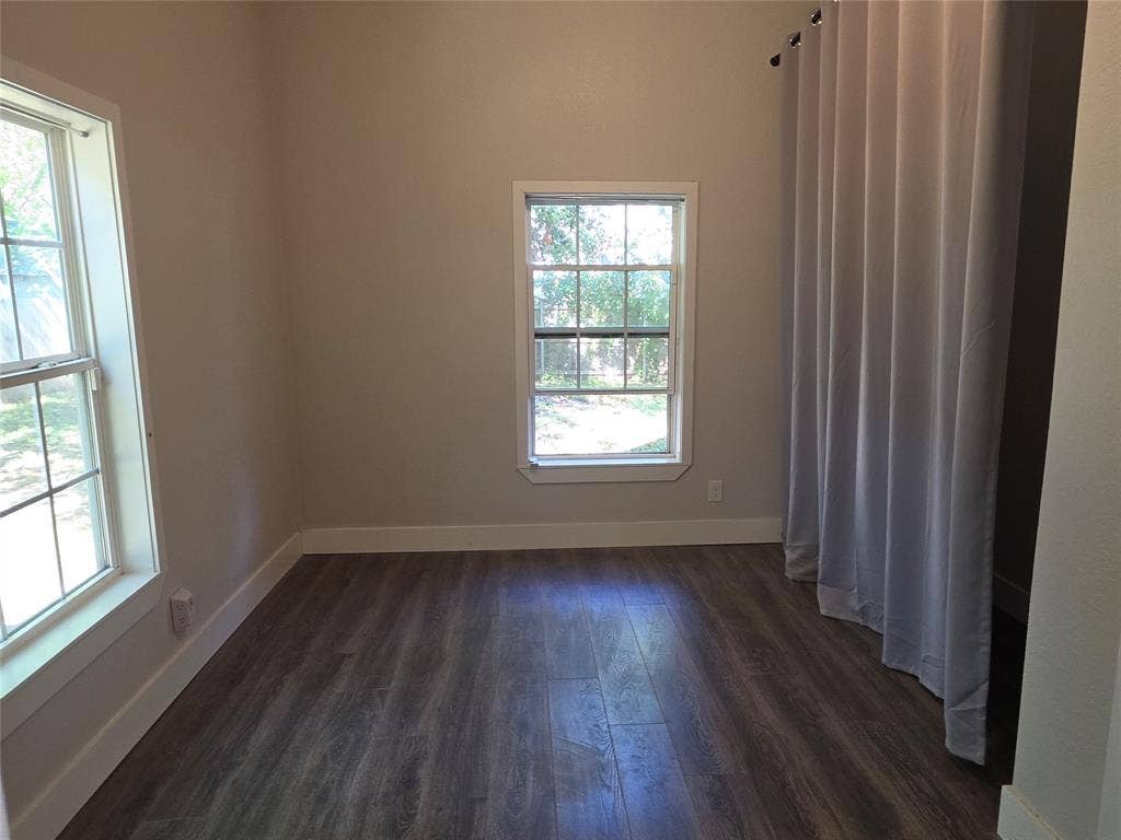 901 S Hall Street, Ennis, TX 75119 901 S Hall Street, Ennis, TX 75119