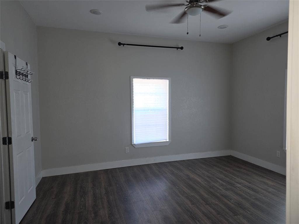 901 S Hall Street, Ennis, TX 75119 901 S Hall Street, Ennis, TX 75119
