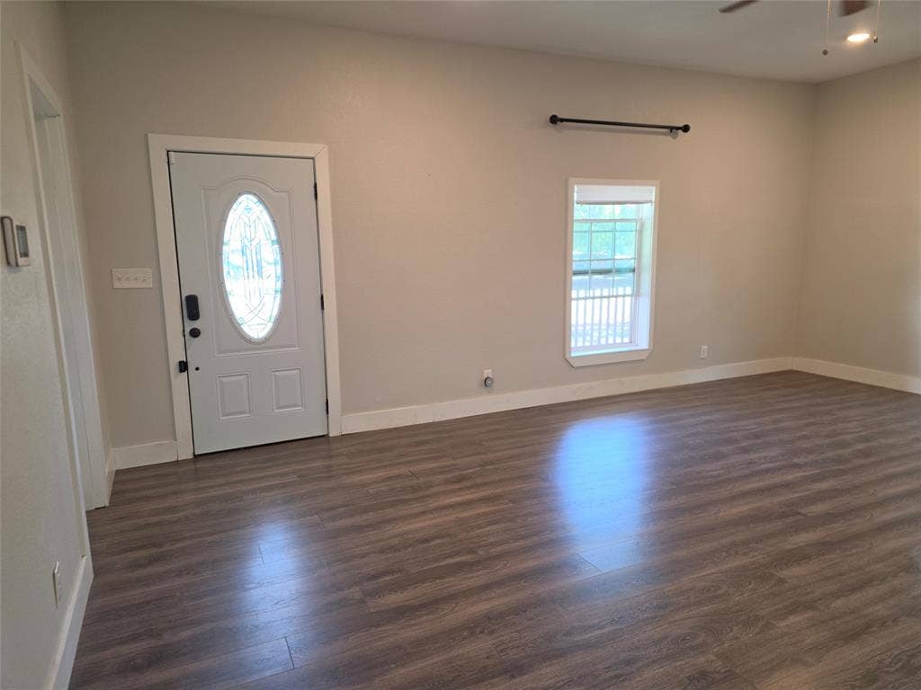 901 S Hall Street, Ennis, TX 75119 901 S Hall Street, Ennis, TX 75119