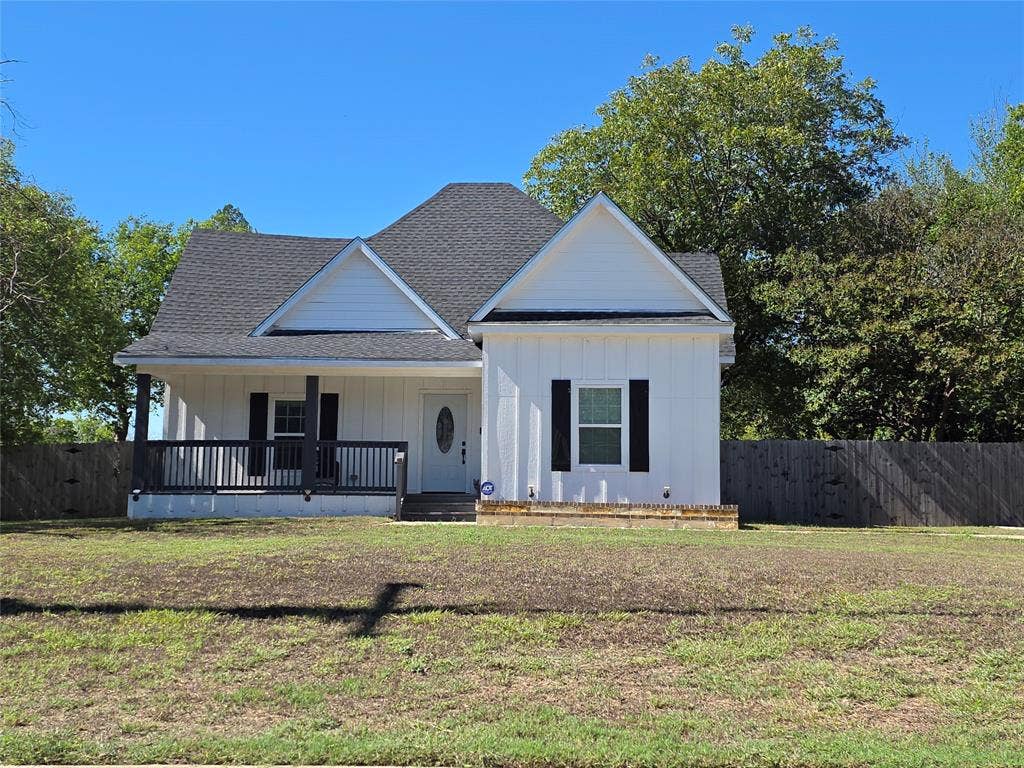 901 S Hall Street, Ennis, TX 75119 901 S Hall Street, Ennis, TX 75119