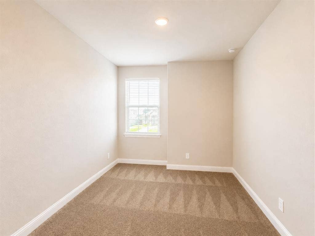 6002 14th Street, Midlothian, TX 76065 Interior room featuring a single window with blinds, neutral wall paint, and patterned carpet flooring