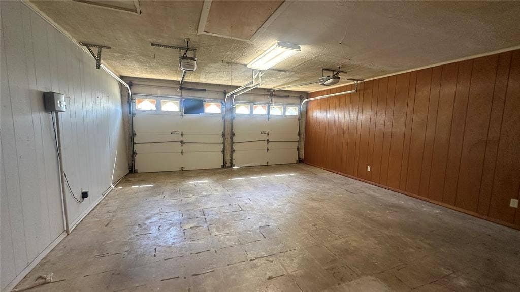 Garage, 2 single doors.  Had been air conditioned but vent tubes closed off.