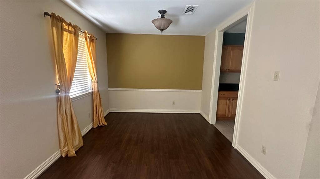 Unfurnished view - wood flooring.
