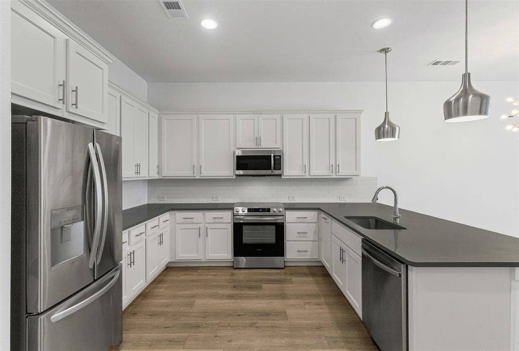 2821 Stanley Avenue, Fort Worth, TX 76110 2821 Stanley Avenue, Fort Worth, TX 76110
