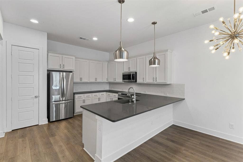 2821 Stanley Avenue, Fort Worth, TX 76110 2821 Stanley Avenue, Fort Worth, TX 76110