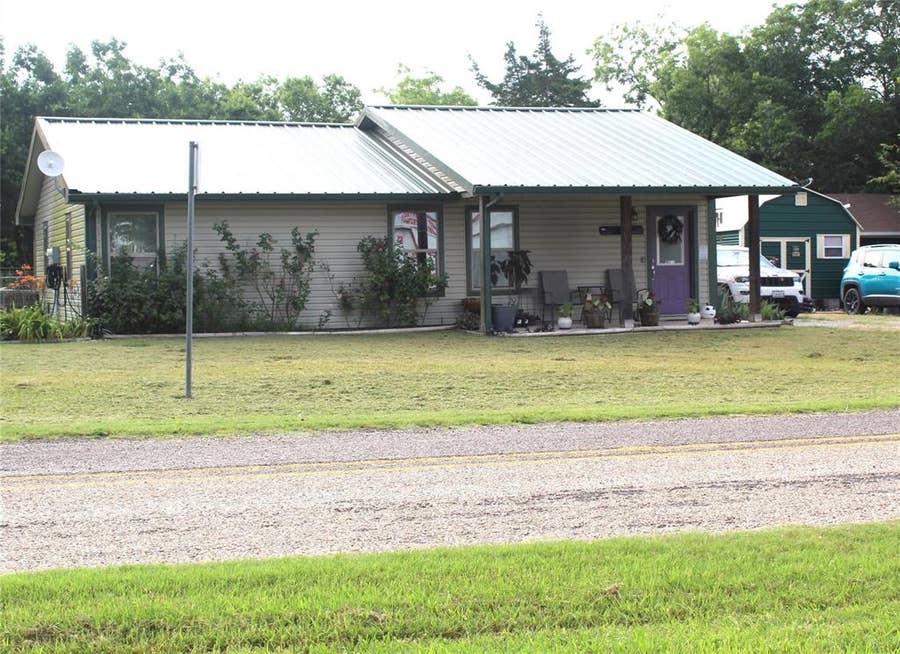 Property photo for 402 Cleveland Street, Bailey, TX