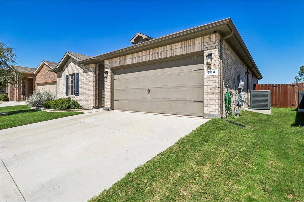 304 Crowfoot Drive, Fort Worth, TX 76131 304 Crowfoot Drive, Fort Worth, TX 76131