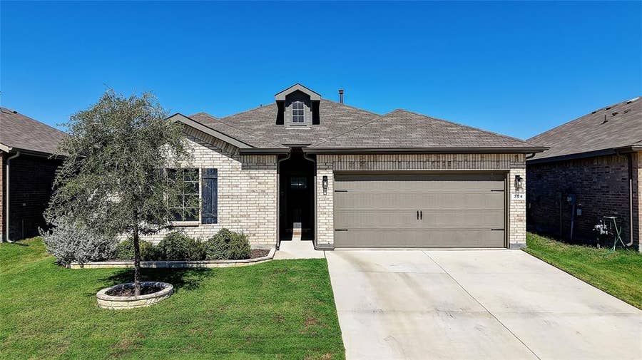 Property photo for 304 Crowfoot Drive, Fort Worth, TX