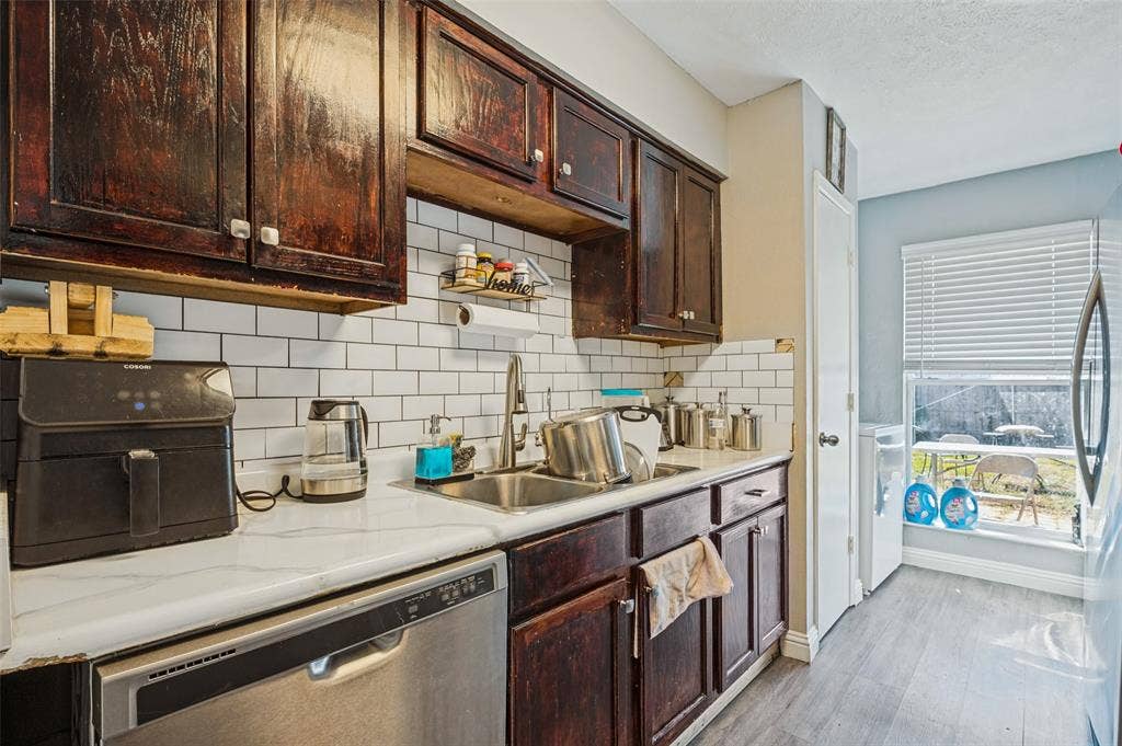 1202 Canyon Oaks Drive, Lancaster, TX 75146 1202 Canyon Oaks Drive, Lancaster, TX 75146