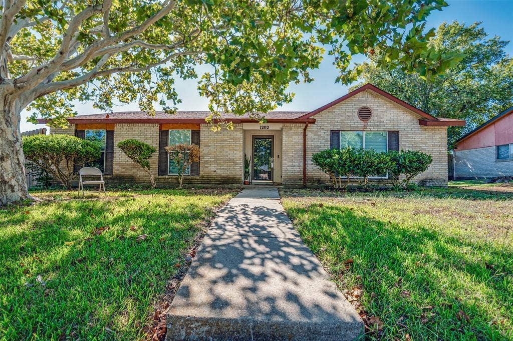 1202 Canyon Oaks Drive, Lancaster, TX 75146 1202 Canyon Oaks Drive, Lancaster, TX 75146