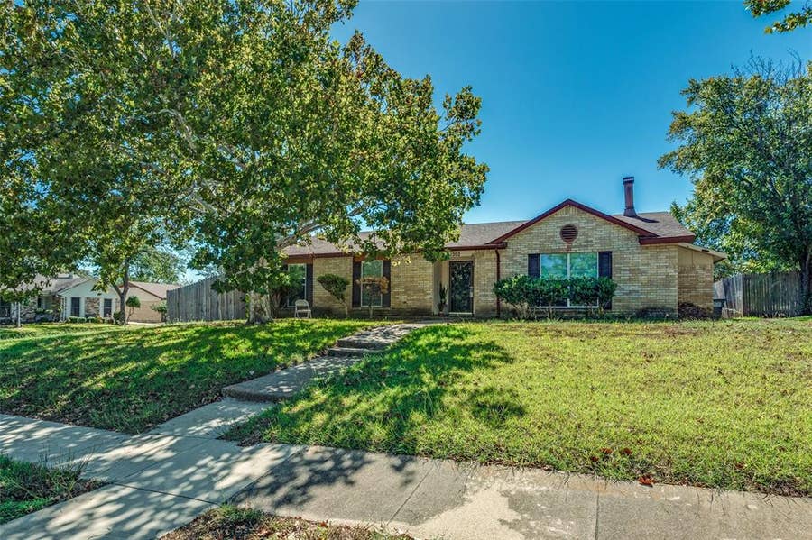 Property photo for 1202 Canyon Oaks Drive, Lancaster, TX