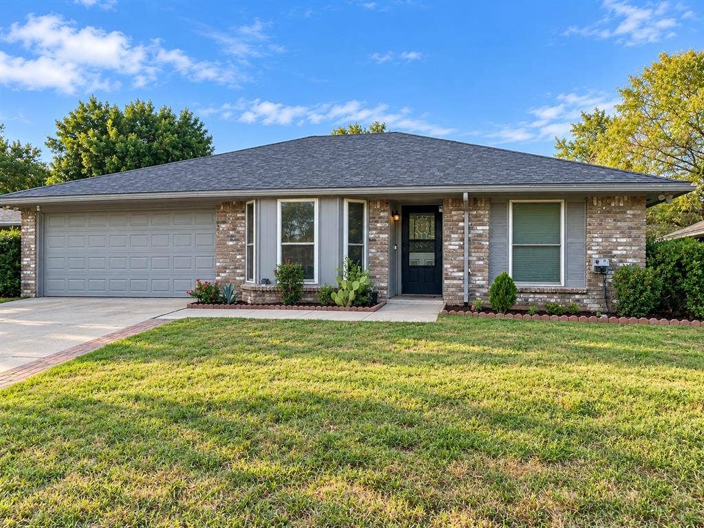 2704 Ridge Road N, Fort Worth, TX 76133