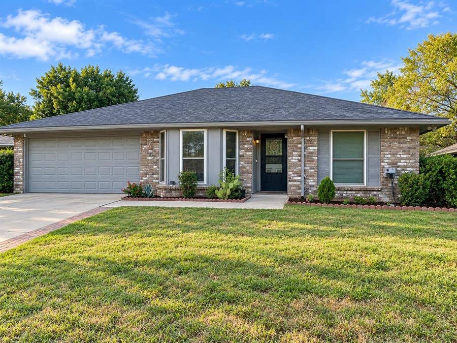 Property photo for 2704 Ridge Road N, Fort Worth, TX