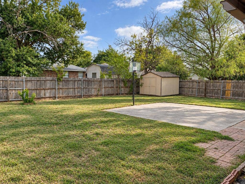 2704 Ridge Road N, Fort Worth, TX 76133