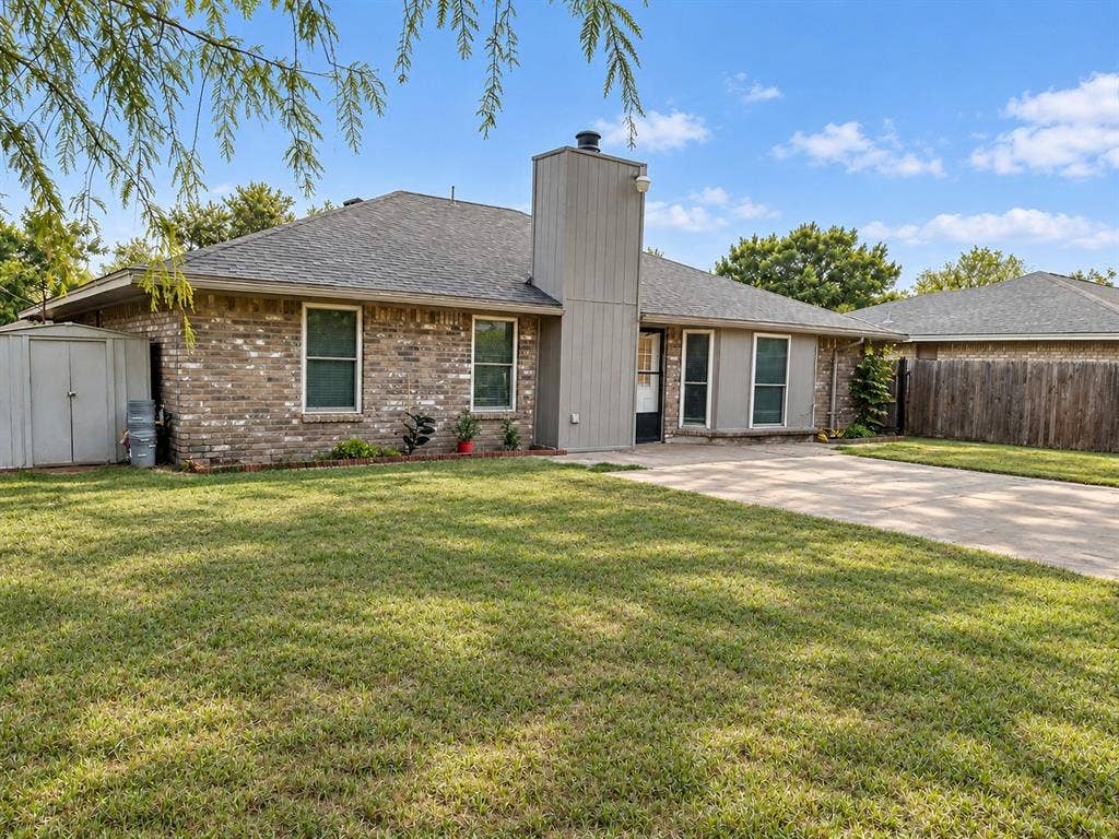 2704 Ridge Road N, Fort Worth, TX 76133