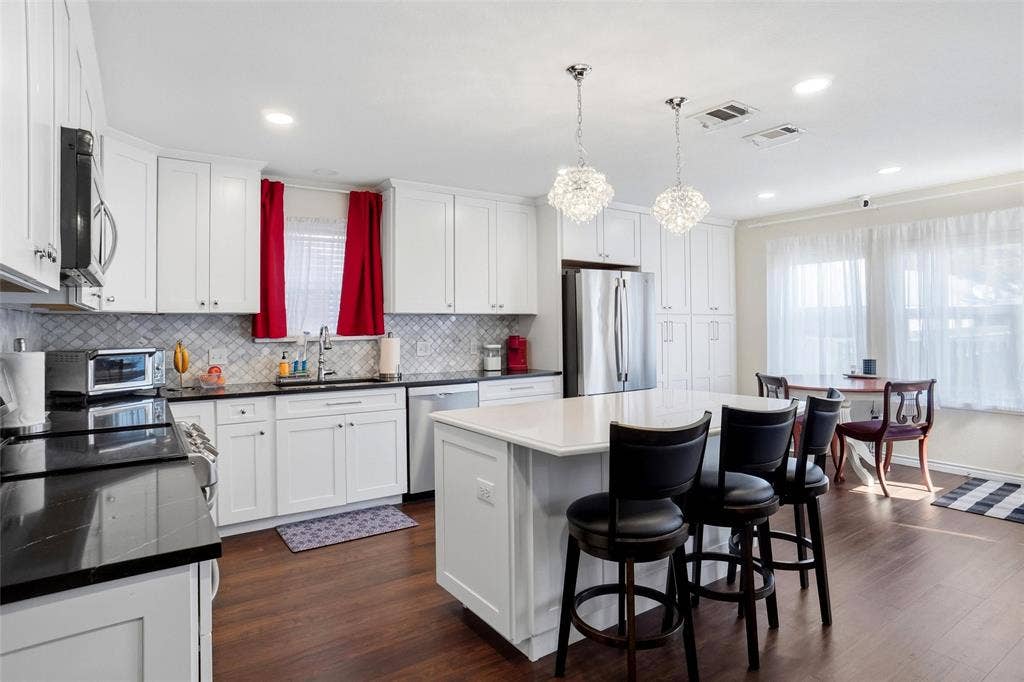 133 Bridlewood Street, Azle, TX 76020