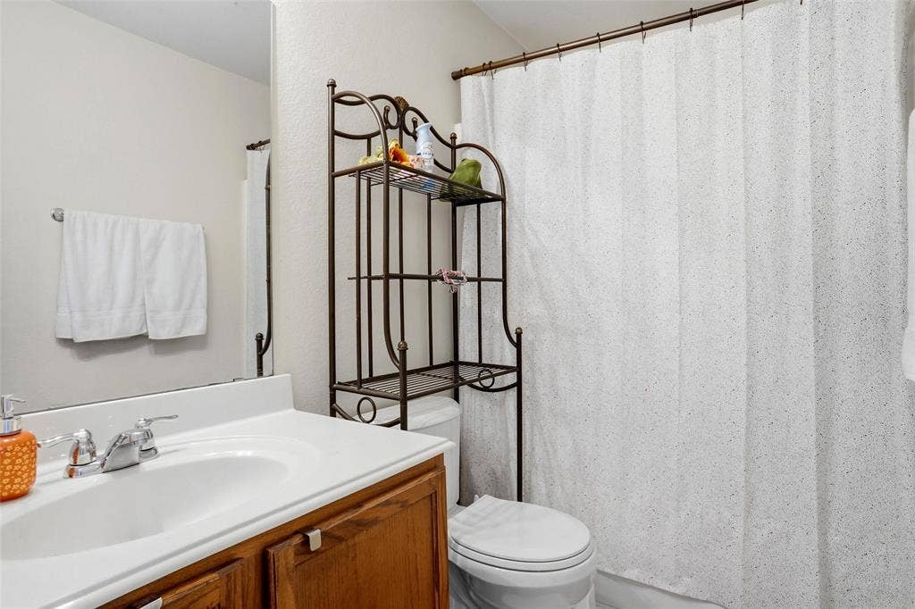 133 Bridlewood Street, Azle, TX 76020