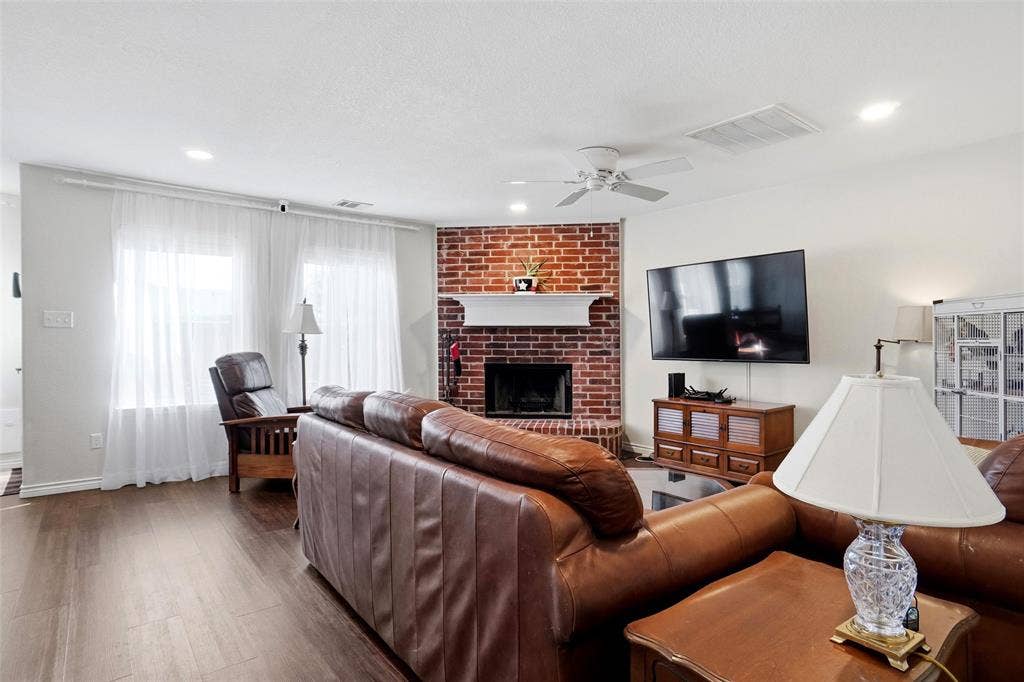 133 Bridlewood Street, Azle, TX 76020