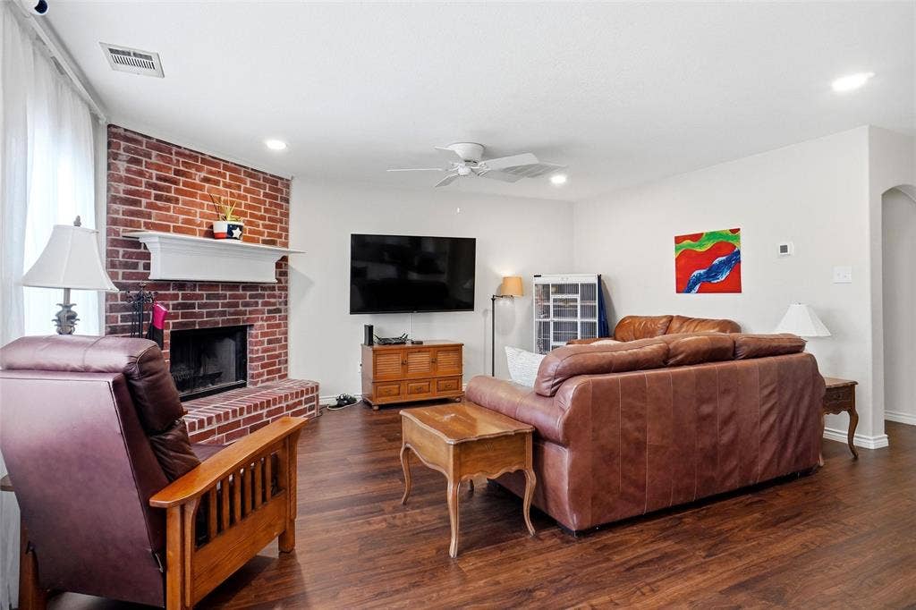 133 Bridlewood Street, Azle, TX 76020