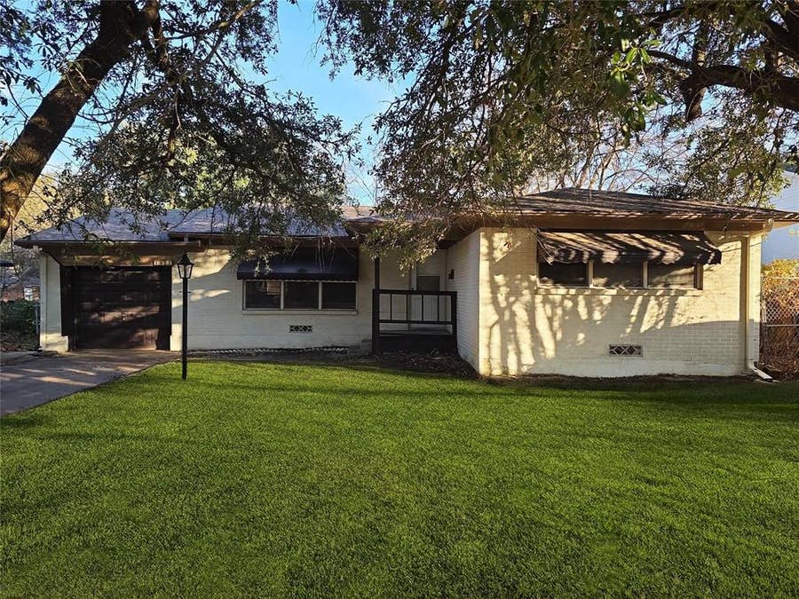 Property photo for 1811 W College Street, Sherman, TX