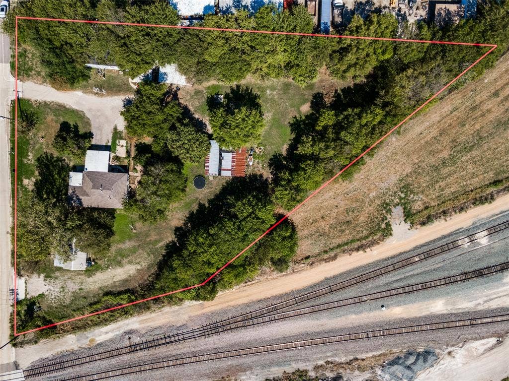 702 Lynda Lane, Wylie, TX 75098 lot lines are approxiimate