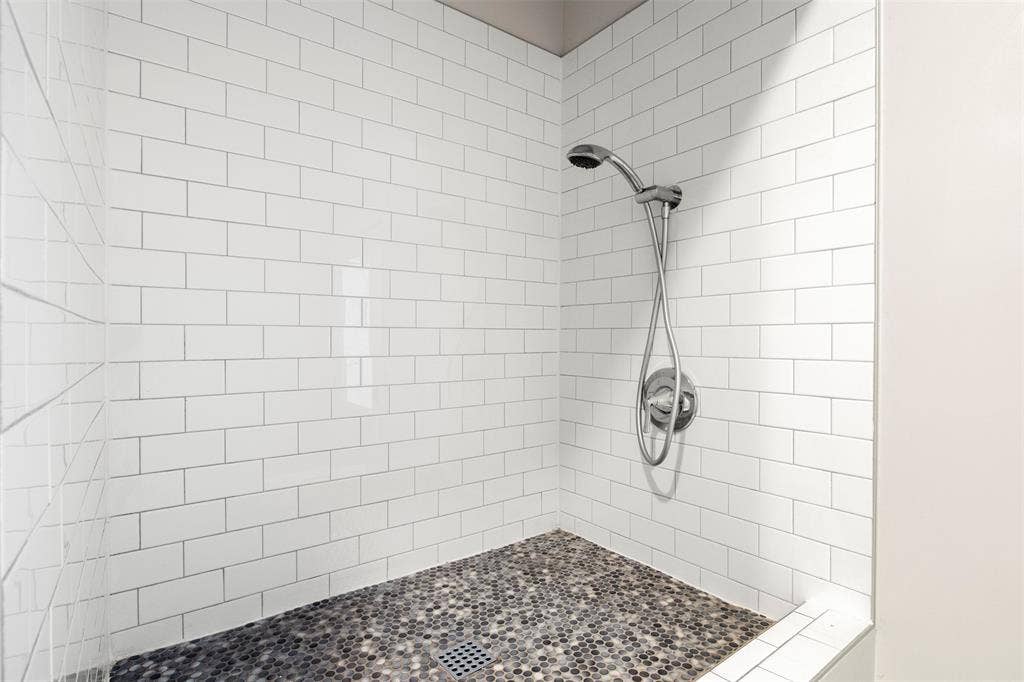 1220 Lynn Way, Waxahachie, TX 75165 Elevated tiled pet-wash station with handheld sprayer and built-in niche.