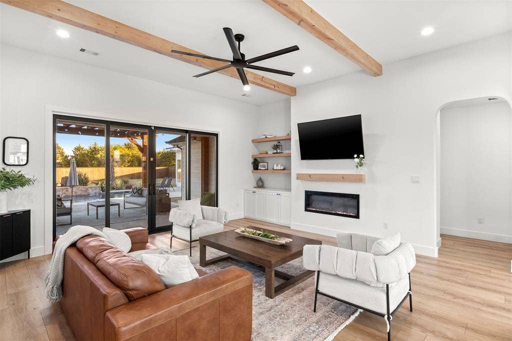 1220 Lynn Way, Waxahachie, TX 75165 Expansive multi-panel sliding glass doors connect indoor and outdoor living.