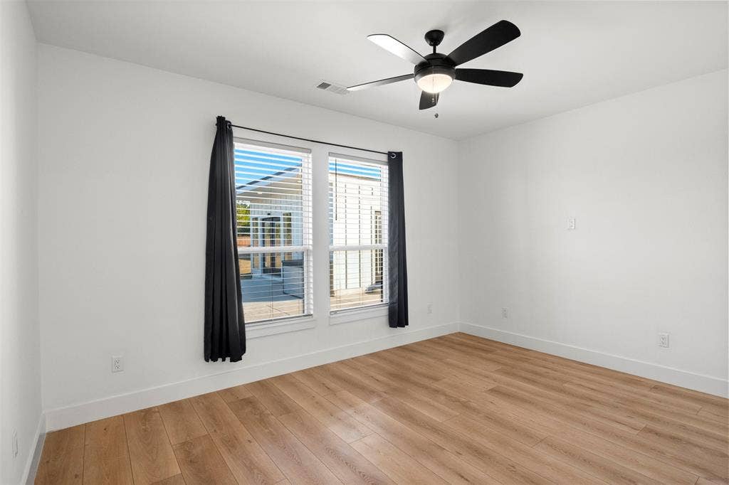 1220 Lynn Way, Waxahachie, TX 75165 Comfortable secondary bedroom with natural light.